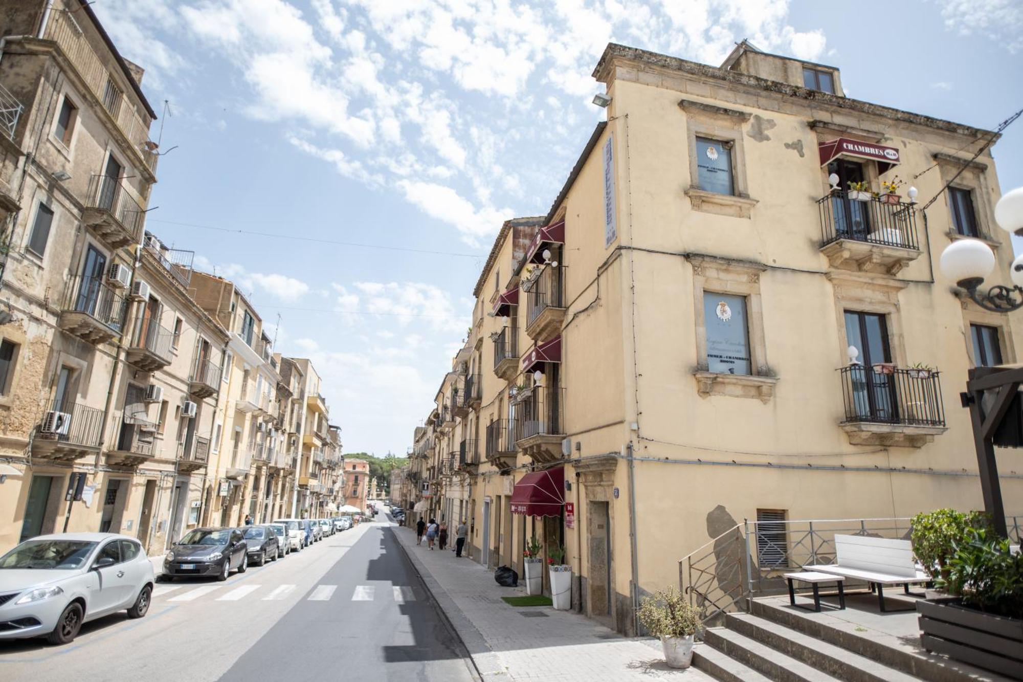 B&B Regina Carolina Caltagirone Exterior photo